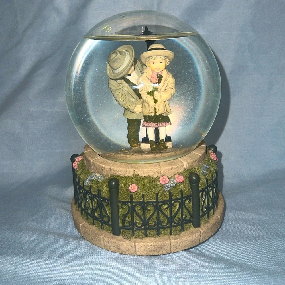 Vintage Kim Anderson’s “Forever Young” musical snow globe